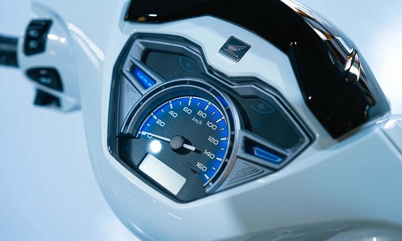 'Đập thùng' Honda Wave 125R đầu tiên về Việt Nam