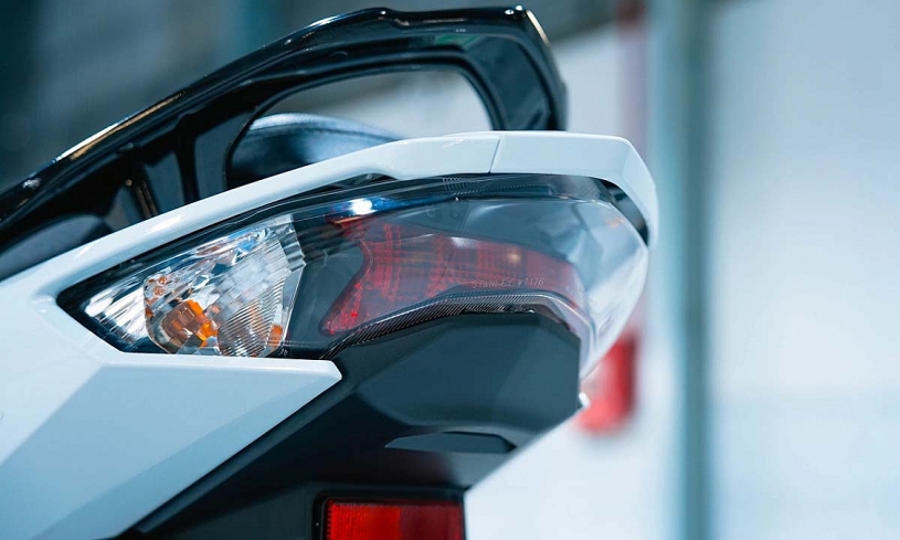 'Đập thùng' Honda Wave 125R đầu tiên về Việt Nam