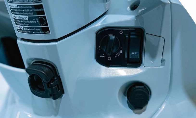 'Đập thùng' Honda Wave 125R đầu tiên về Việt Nam