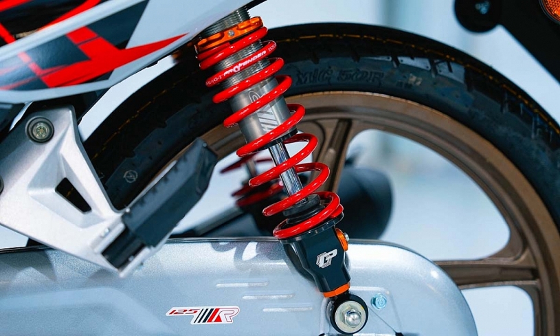 'Đập thùng' Honda Wave 125R đầu tiên về Việt Nam