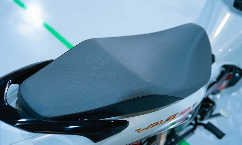 'Đập thùng' Honda Wave 125R đầu tiên về Việt Nam