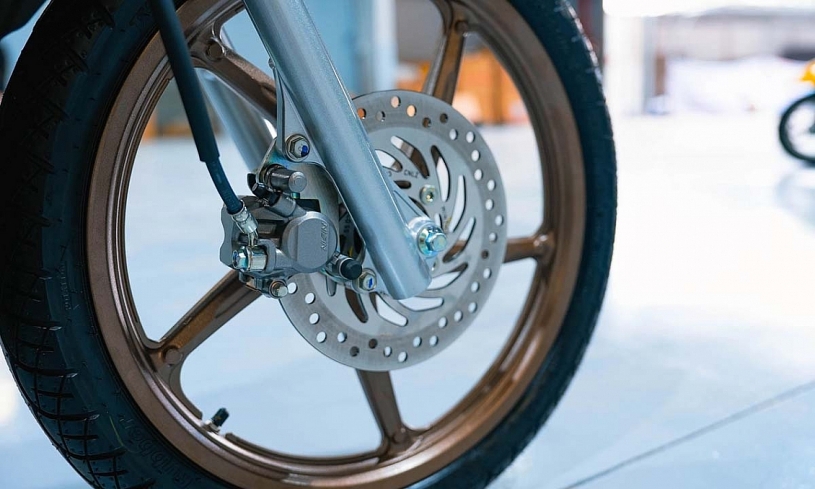 'Đập thùng' Honda Wave 125R đầu tiên về Việt Nam