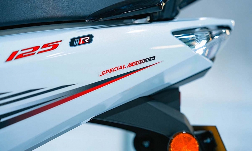 'Đập thùng' Honda Wave 125R đầu tiên về Việt Nam