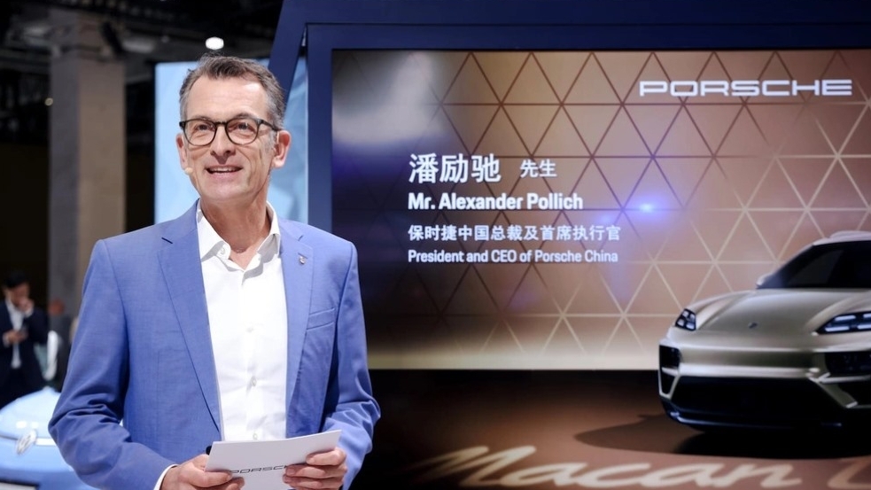 Porsche "ngả mũ" trước các hãng xe Trung Quốc, quay về thế mạnh xe xăng