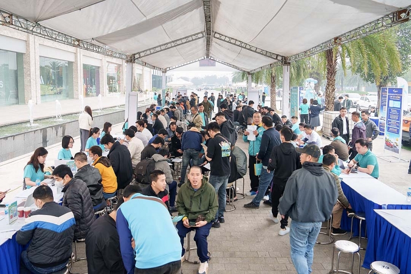 Mẫu xe điện giao hàng EC Van lần đầu lộ diện, tài xế khẳng định: Luồn ngõ tốt, chi phí tối ưu Mẫu xe điện giao hàng EC Van lần đầu lộ diện, tài xế khẳng định: Luồn ngõ tốt, chi phí tối ưu