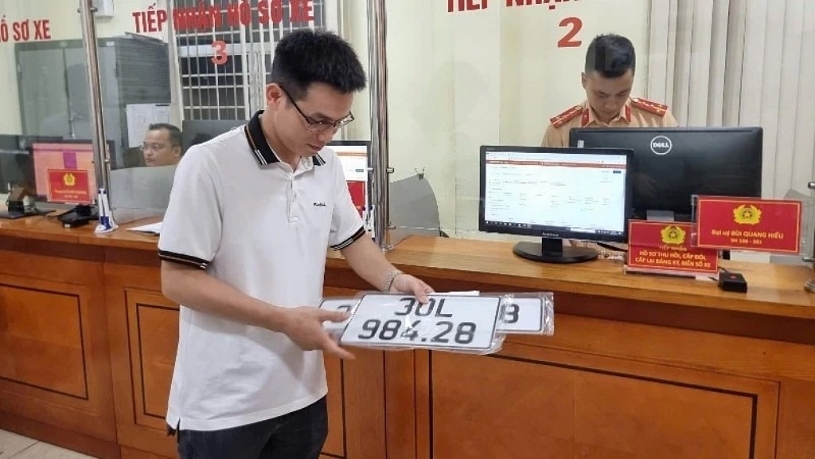 Người dân lo ngại mất thêm chi phí đăng ký xe khi áp bảng giá lệ phí trước bạ mới