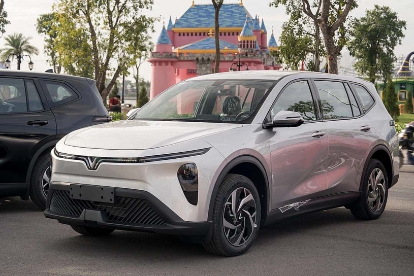 VinFast Limo Green và VinFast Limo: Hai hướng đi, một chiến lược xe điện MPV VinFast Limo Green và VinFast Limo: Hai hướng đi, một chiến lược xe điện MPV