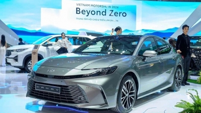 Xe hybrid đua ưu đãi trước thềm giảm phí, có mẫu hạ giá hơn 100 triệu đồng