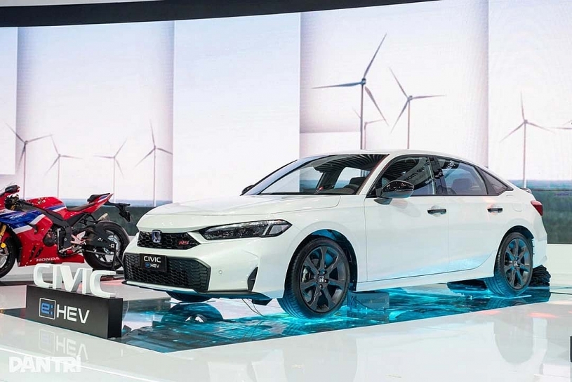 Xe hybrid đua ưu đãi trước thềm giảm phí, có mẫu hạ giá hơn 100 triệu đồng