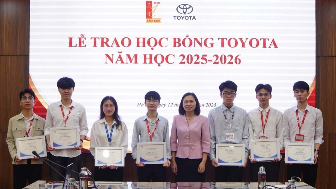 Toyota Việt Nam trao tặng 123 suất Học bổng hỗ trợ sinh viên năm 2025