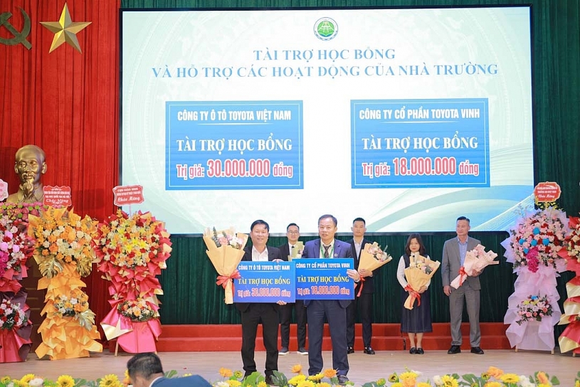 Toyota Việt Nam trao tặng 123 suất Học bổng hỗ trợ sinh viên năm 2025