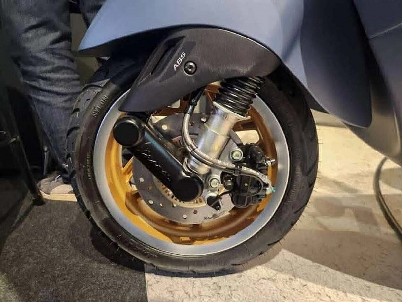 Vespa Officina 8 GTV 300 và Sprint 150 chính thức ra mắt