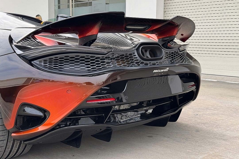 Siêu xe McLaren 750S với màu sơn độc nhất xuất hiện tại Hà Nội Siêu xe McLaren 750S với màu sơn độc nhất xuất hiện tại Hà Nội