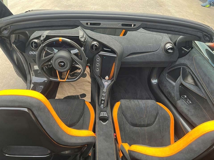 Siêu xe McLaren 750S với màu sơn độc nhất xuất hiện tại Hà Nội Siêu xe McLaren 750S với màu sơn độc nhất xuất hiện tại Hà Nội