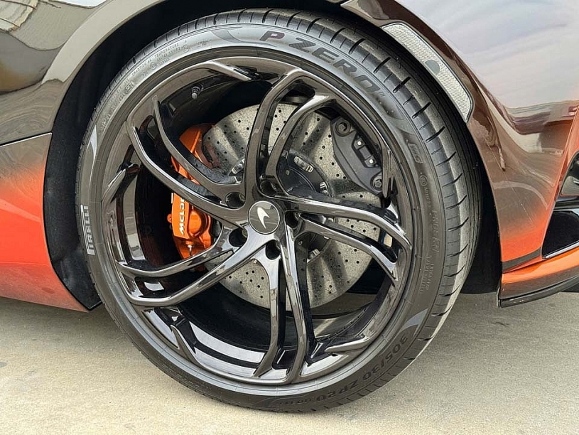 Siêu xe McLaren 750S với màu sơn độc nhất xuất hiện tại Hà Nội Siêu xe McLaren 750S với màu sơn độc nhất xuất hiện tại Hà Nội