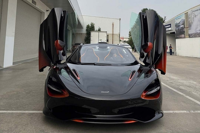 Siêu xe McLaren 750S với màu sơn độc nhất xuất hiện tại Hà Nội Siêu xe McLaren 750S với màu sơn độc nhất xuất hiện tại Hà Nội
