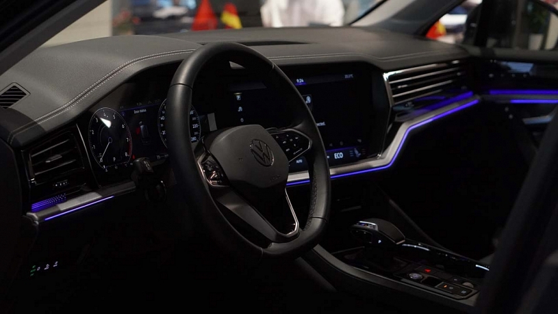 SUV hạng sang Volkswagen Touareg giảm tới 330 triệu đồng