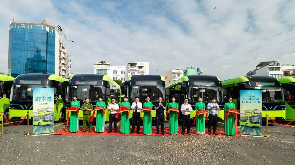 VinBus chính thức vận hành tuyến buýt điện 33 và 150 tại TP.HCM