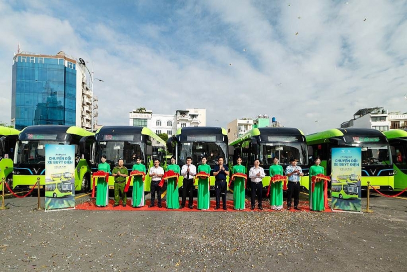 VinBus chính thức vận hành tuyến buýt điện 33 và 150 tại TP.HCM