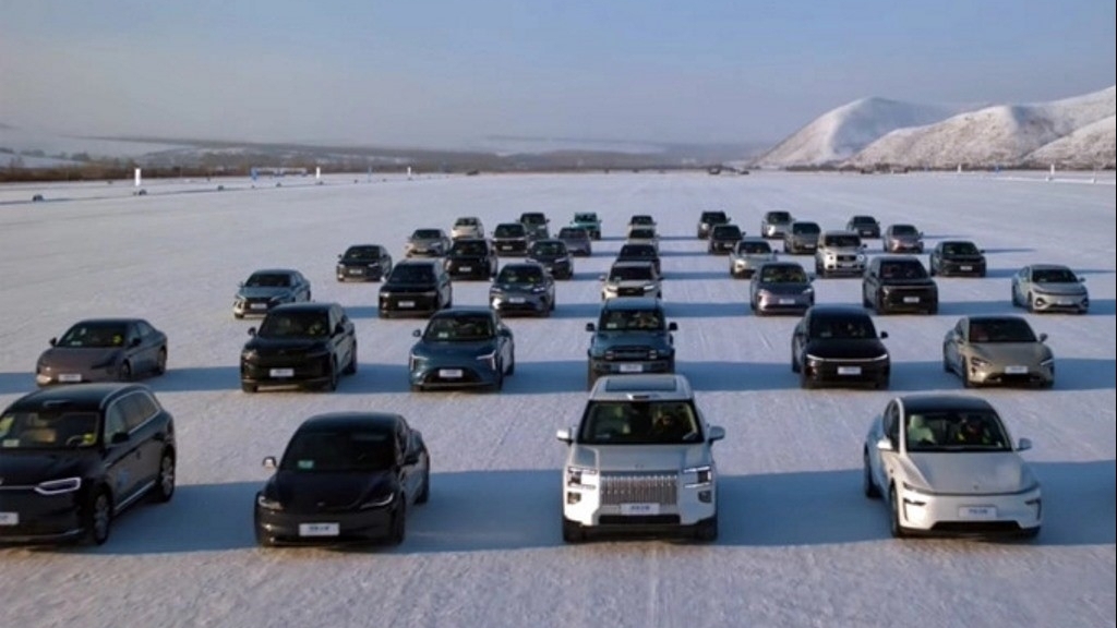 Gần 70 xe điện hóa chạy thử nghiệm ở nhiệt độ đóng băng