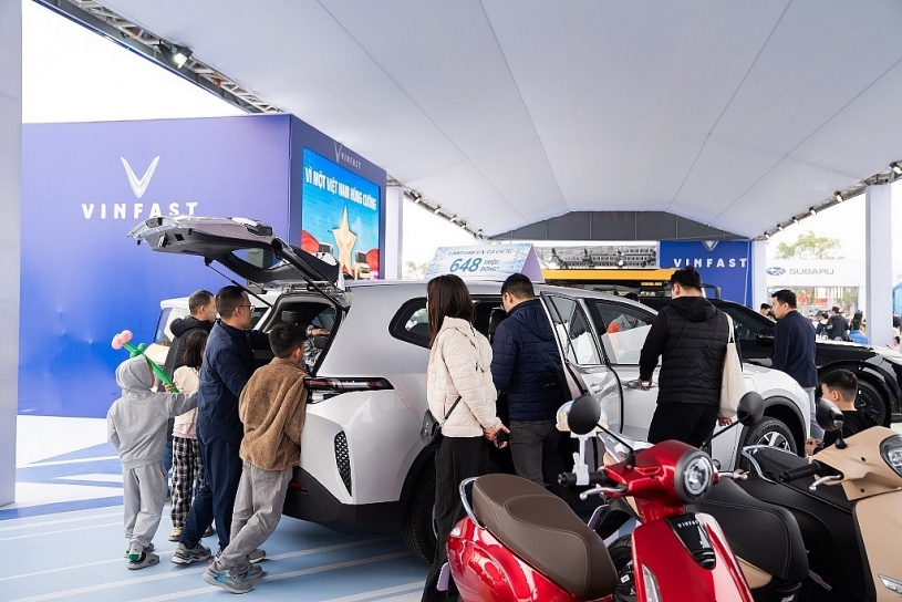 Ưng khả năng tiết kiệm chi phí của VF e34, tài xế dịch vụ mạnh dạn lên đời Limo Green