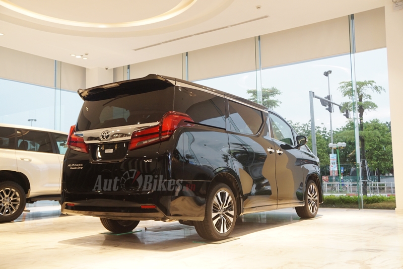 anh thuc te toyota alphard gia tren 4 ty dong