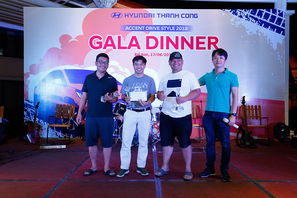 cuoc dua ky thu amazing race hyundai accent 2018 ton 45 lit100 km