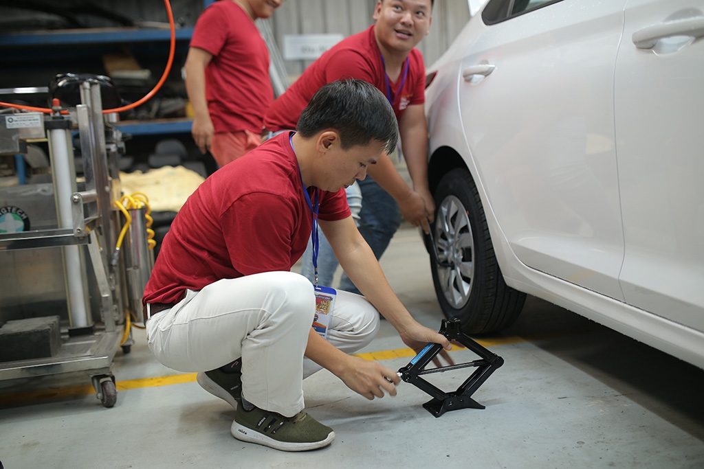 cuoc dua ky thu amazing race hyundai accent 2018 ton 45 lit100 km