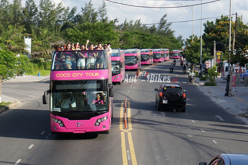 ngay mai u23 viet nam se duoc xe buyt 2 tang dua don