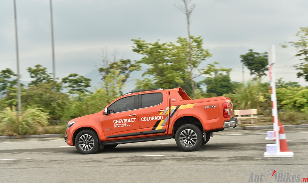 trai nghiem chevrolet colorado off road an tuong hon on road