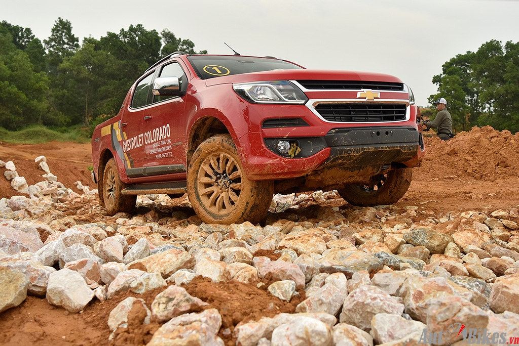 trai nghiem chevrolet colorado off road an tuong hon on road