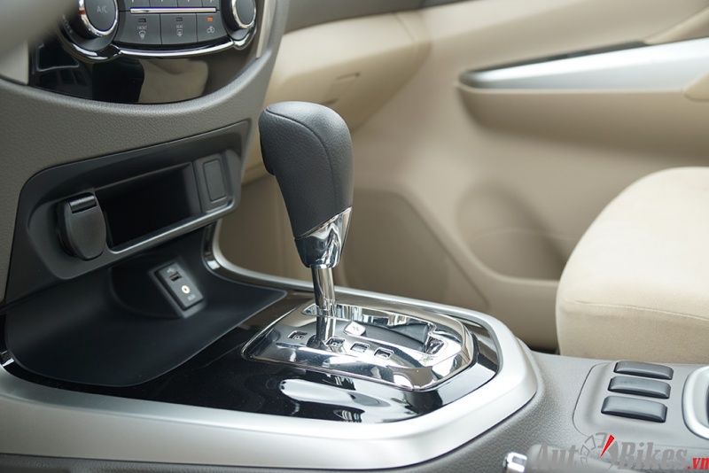 Nissan NP300 Navara EL: Xe bán tải đi phố nissan np300 navara el xe ban tai di pho