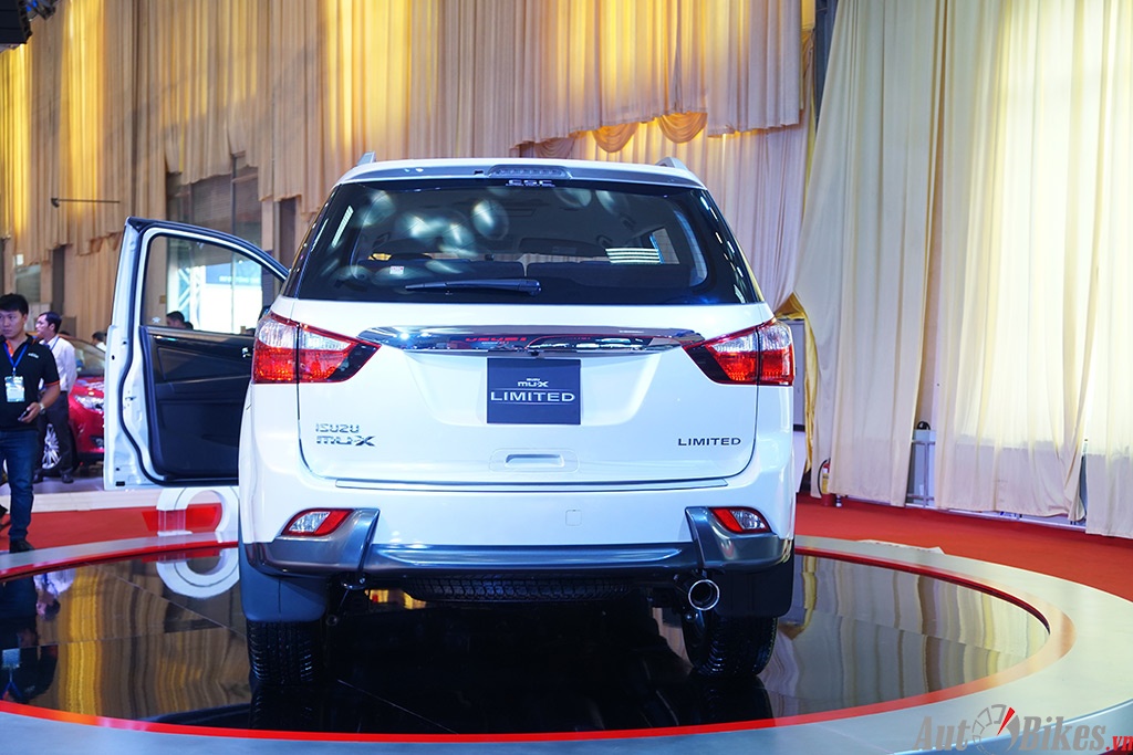 isuzu mu x ban dac biet gia 990 trieu dong tai viet nam