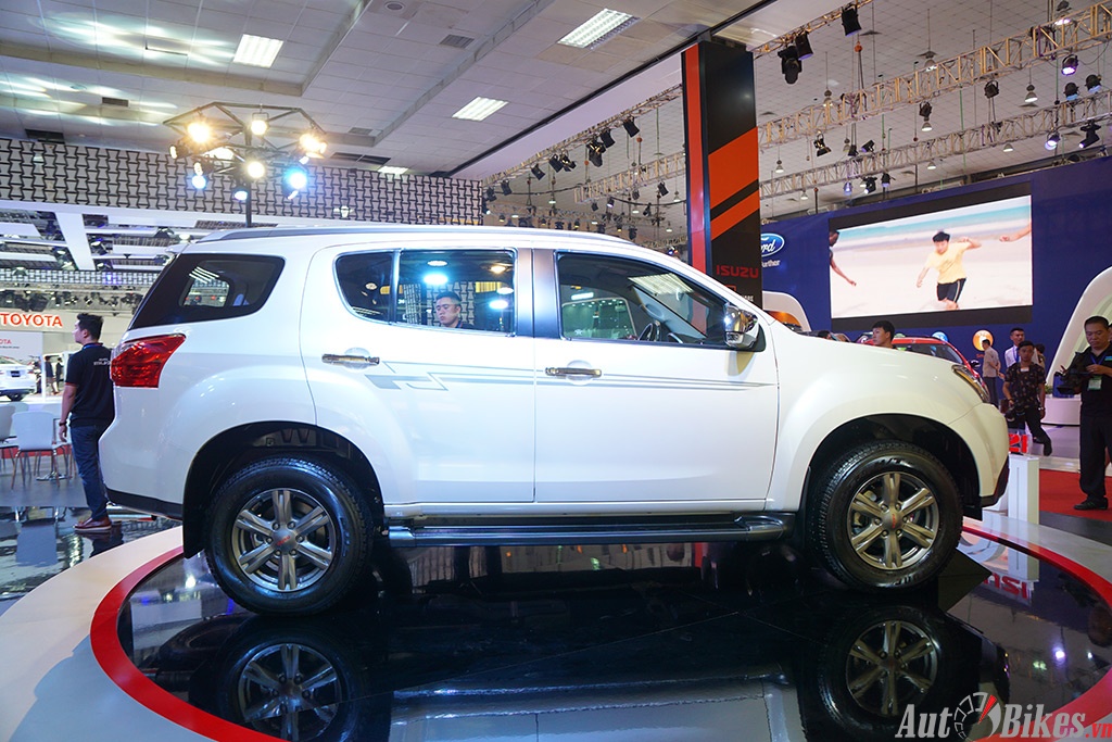 isuzu mu x ban dac biet gia 990 trieu dong tai viet nam