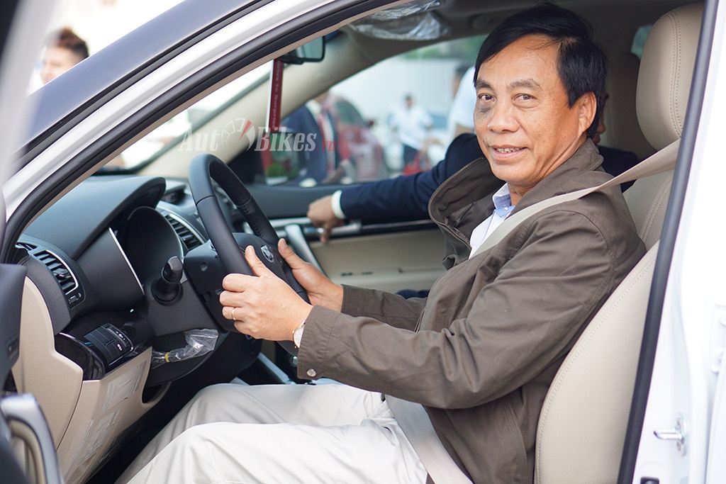 tung bung ra mat optima 2016 va lai thu dan xe kia moi