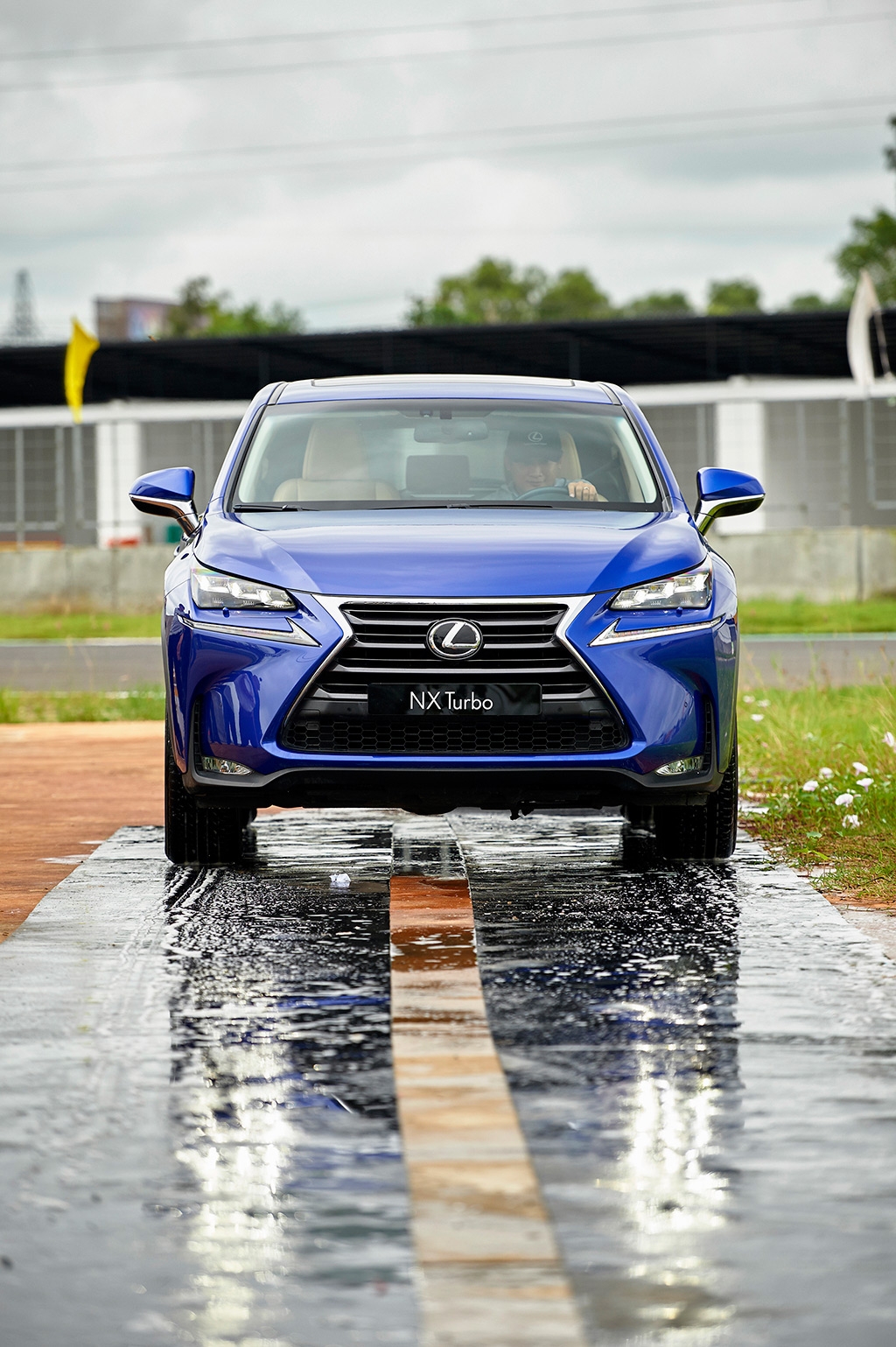 gia xe lexus giam hon 200 trieu dong tai viet nam