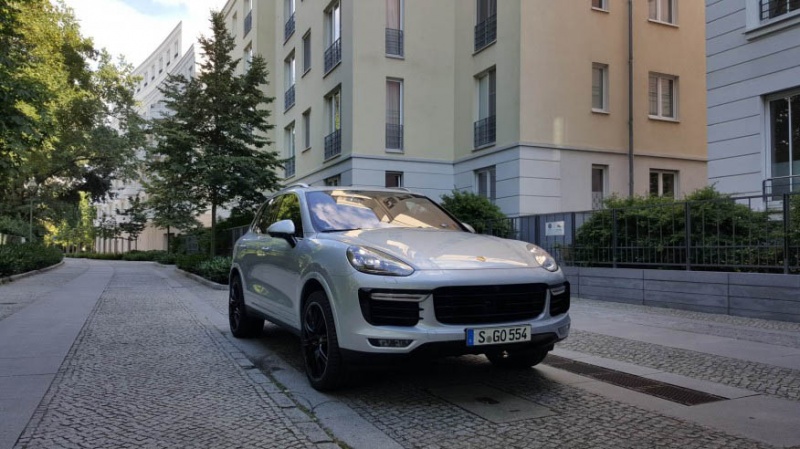 porsche cayenne turbo s 2016 sinh ra de dung dau