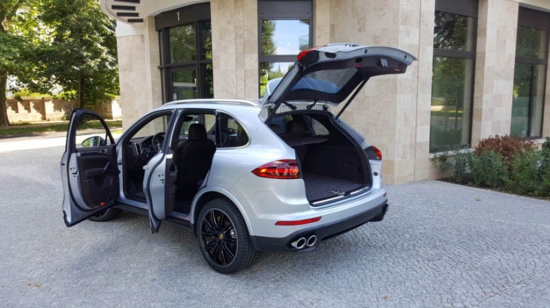 porsche cayenne turbo s 2016 sinh ra de dung dau