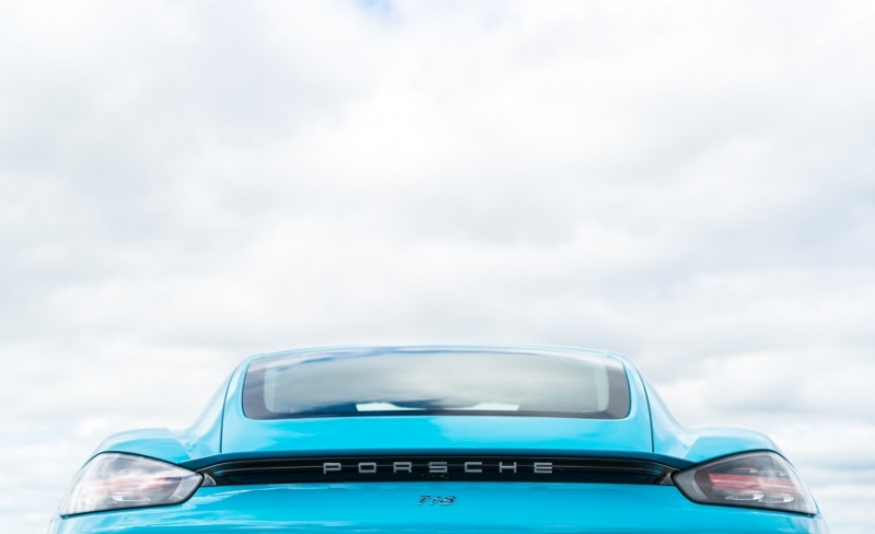 porsche 718 cayman s 2017 buoc lui so voi nguoi tien nhiem