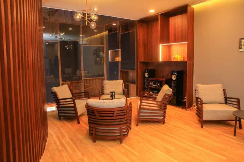 trai nghiem lexus phong cach song va cong nghe hybrid tien tien