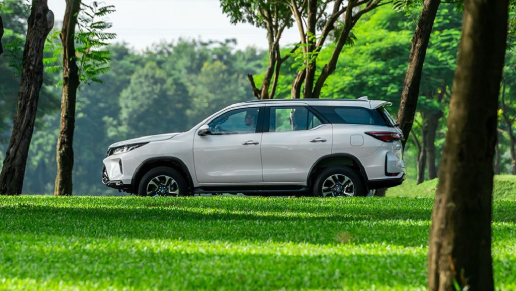 Toyota Fortuner giảm mạnh tại đại lý, tăng sức cạnh tranh Everest