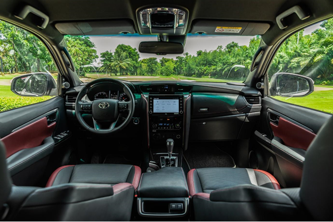 Toyota Fortuner giảm mạnh tại đại lý, tăng sức cạnh tranh Everest