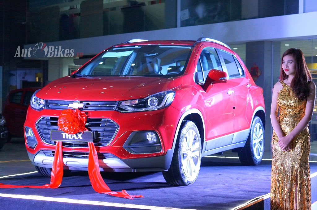 thang 4 o to tang toc dua giam gia