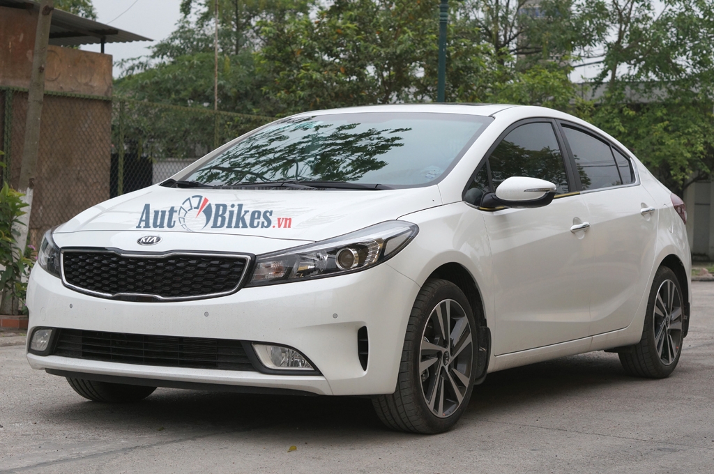 thang 4 kia dong loat tang gia tri cho khach hang