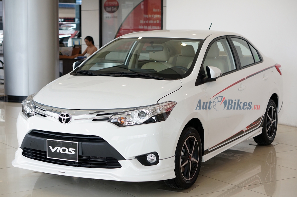 thi truong o to thang 7 nguoi giau cung khoc