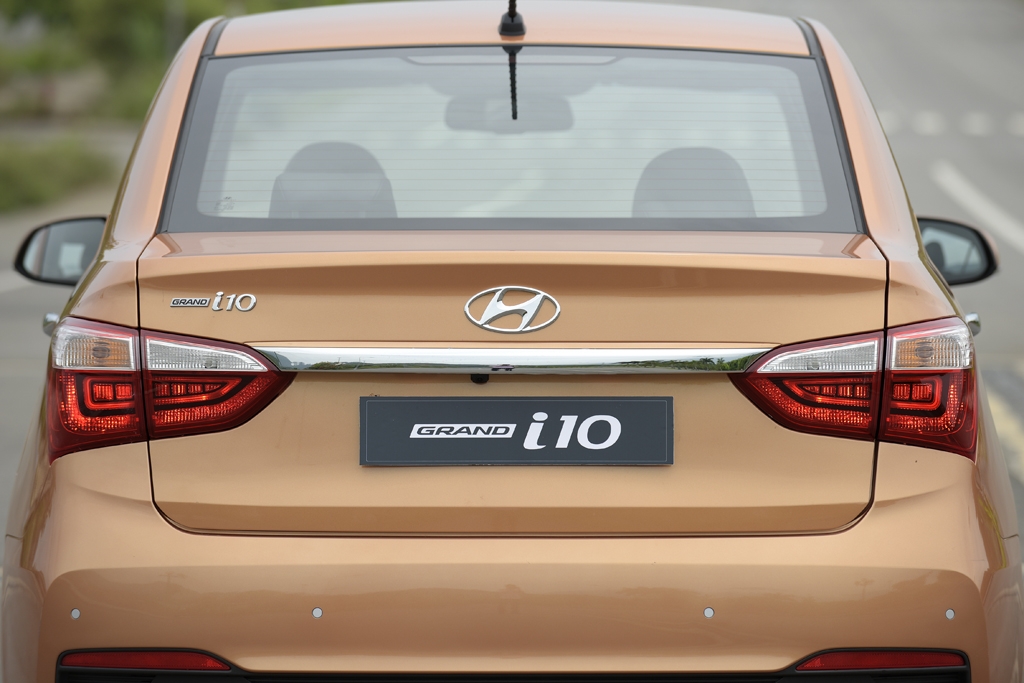 Cận cảnh Hyundai Grand i10 sedan CKD 2017 giá từ 370 triệu can canh hyundai grand i10 sedan ckd 2017 gia tu 370 trieu