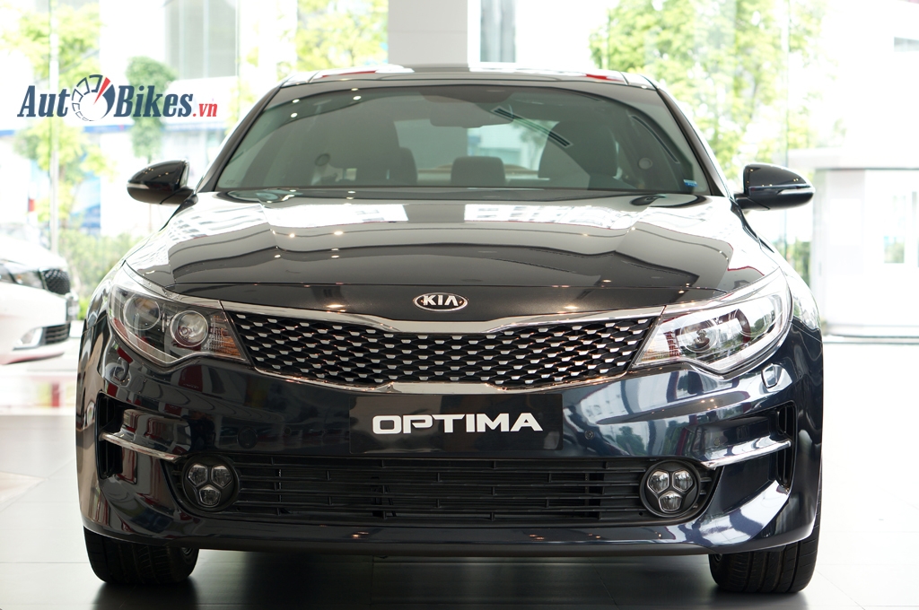 so sanh kia optima 20 at va toyota camry 20e
