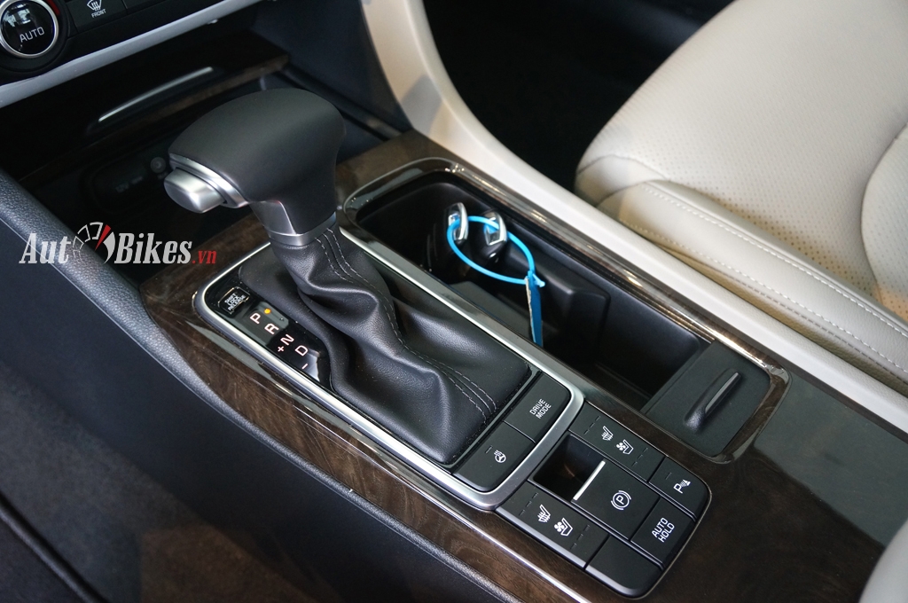 so sanh kia optima 20 at va toyota camry 20e