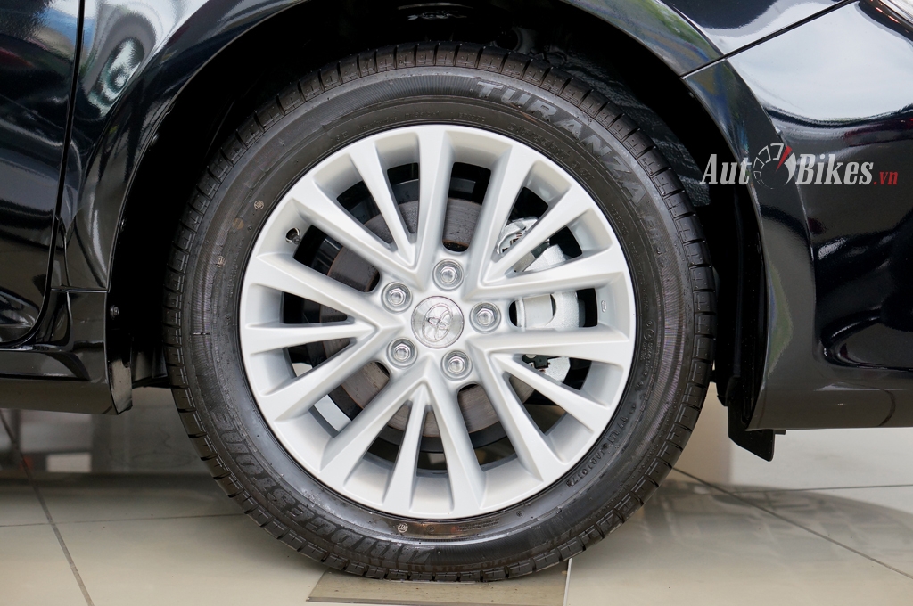 so sanh mazda6 20 fl va toyota camry 20e