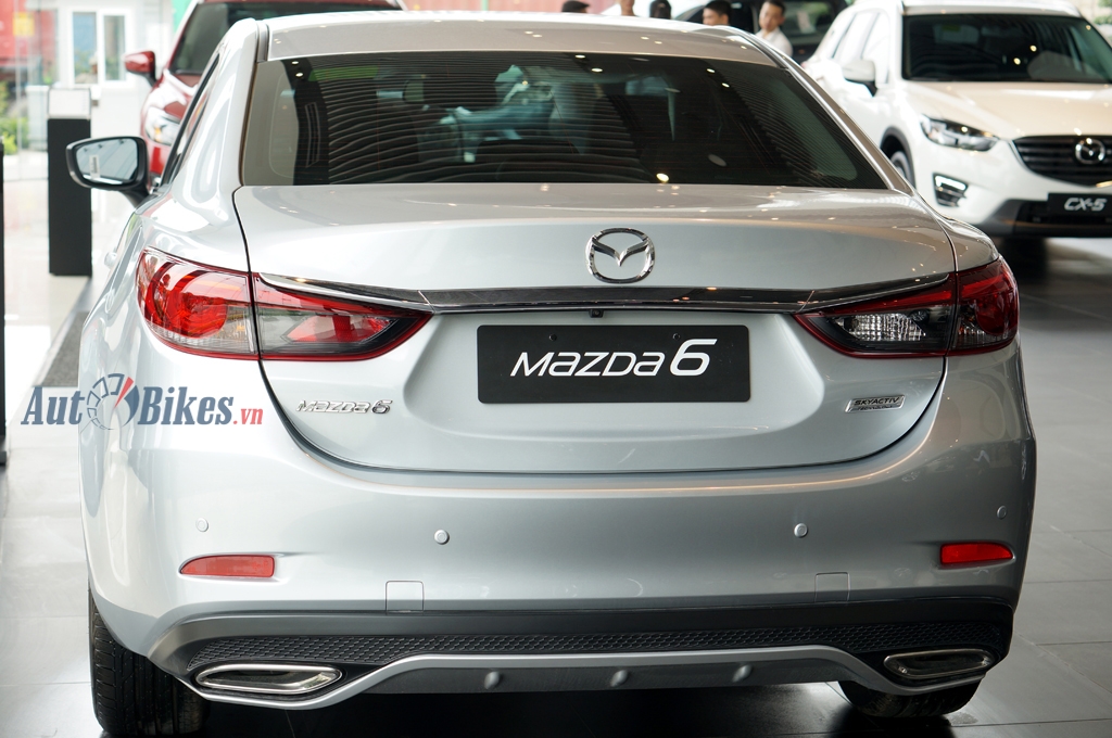 so sanh mazda6 20 fl va toyota camry 20e